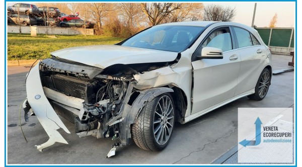 MERCEDES-BENZ Classe A W176 del 2015 parti usate e ricambi - Tipo Motore K9K