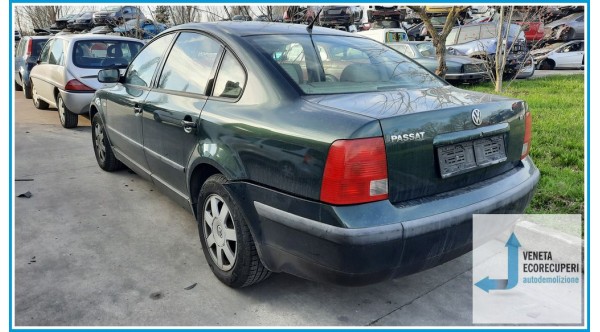 VOLKSWAGEN PASSAT 3B del 1999 parti usate e ricambi - Tipo Motore APU