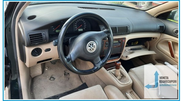 VOLKSWAGEN PASSAT 3B del 1999 parti usate e ricambi - Tipo Motore APU