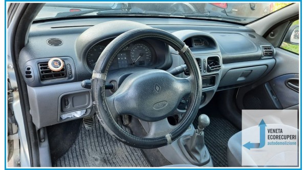 RENAULT CLIO 2a Serie  del 2000 parti usate e ricambi - Tipo Motore D7FD7