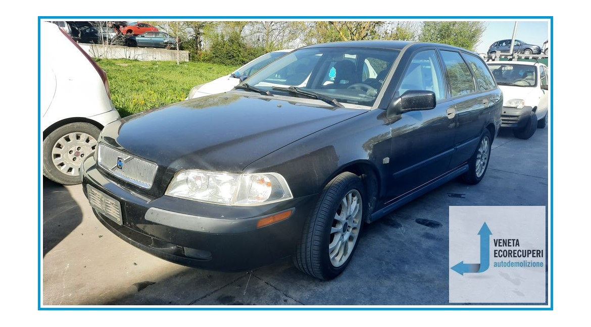 VOLVO V40  del 2002 parti...