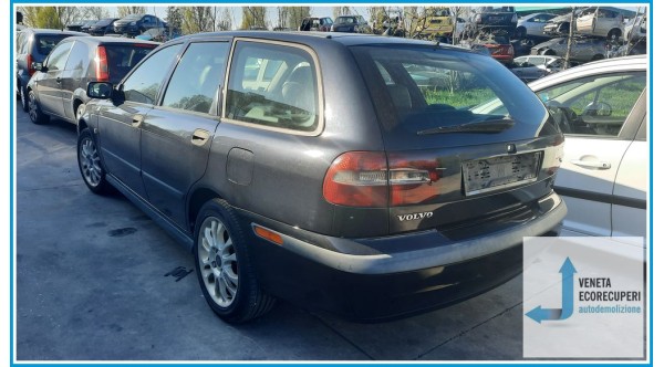 VOLVO V40  del 2002 parti usate e ricambi - Tipo Motore D4192T4