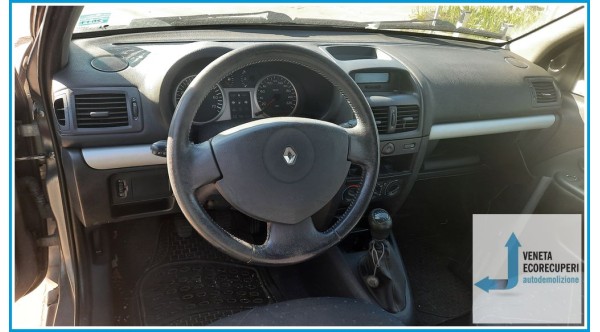 RENAULT CLIO 2a Serie  del 2003 parti usate e ricambi - Tipo Motore D4FB7