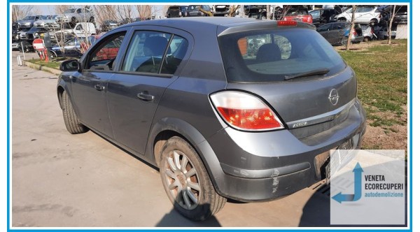 OPEL ASTRA A04 del 2004 parti usate e ricambi