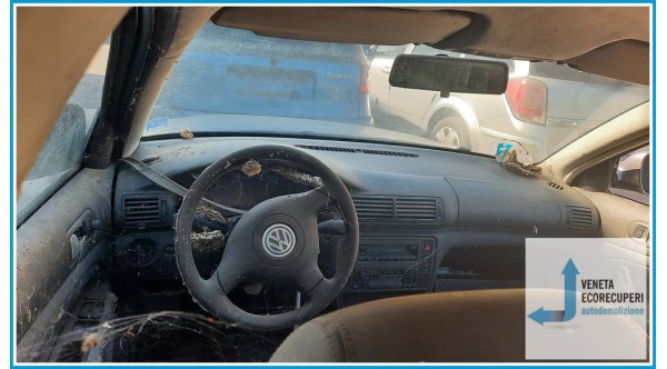 VOLKSWAGEN PASSAT 3B del 2004 parti usate e ricambi - Tipo Motore AVF