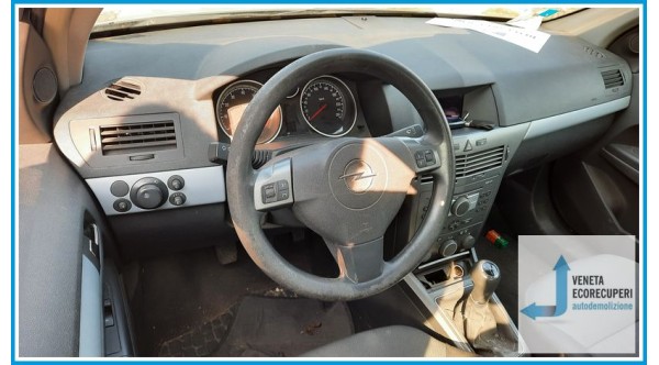 OPEL ASTRA A04 del 2004 parti usate e ricambi
