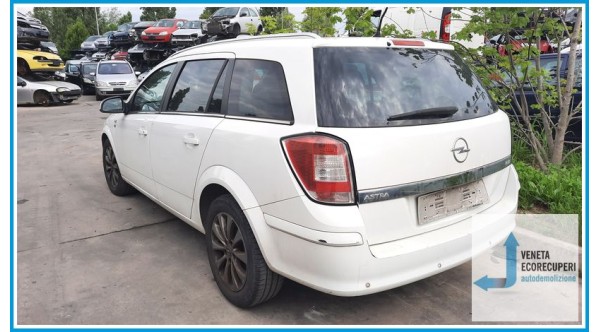 OPEL ASTRA A04 del 2010 parti usate e ricambi