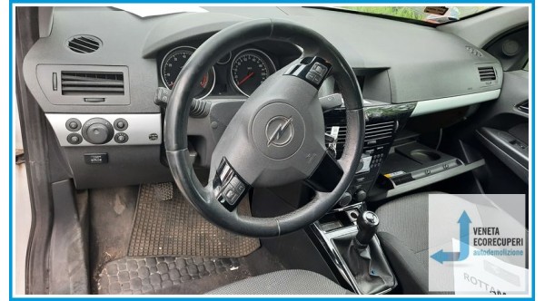 OPEL ASTRA A04 del 2010 parti usate e ricambi
