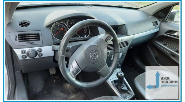 OPEL ASTRA A04 del 2007 parti usate e ricambi