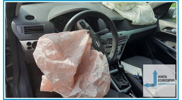 OPEL ASTRA A04 del 2009 parti usate e ricambi