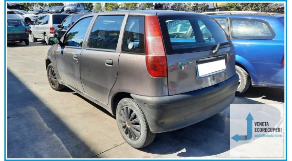 FIAT PUNTO 1a Serie  del 1999 parti usate e ricambi - Tipo Motore 176B4000
