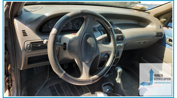 FIAT PUNTO 1a Serie  del 1999 parti usate e ricambi - Tipo Motore 176B4000
