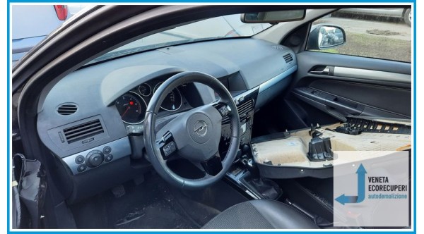 OPEL ASTRA A04 del 2009 parti usate e ricambi