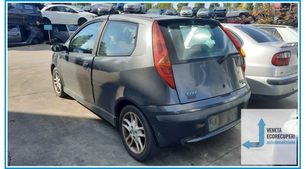 FIAT PUNTO 1N/1P del 2002 parti usate e ricambi - Tipo Motore 188A7000