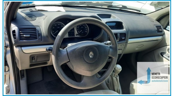 RENAULT CLIO 2a Serie del 2002 parti usate e ricambi - Tipo Motore K9KB7