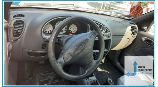 FORD FIESTA DX del 1999 parti usate e ricambi - Tipo Motore DHB