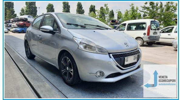 PEUGEOT 208 del 2014 parti usate e ricambi - Tipo Motore 8H01