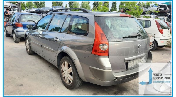 RENAULT MEGANE 2a Serie del 2005 parti usate e ricambi - Tipo Motore K4MT7