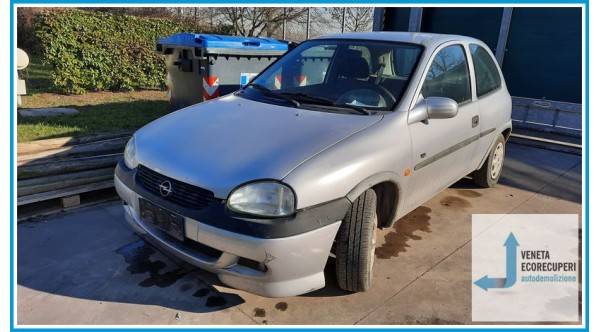 OPEL CORSA X01 del 2000 parti usate e ricambi