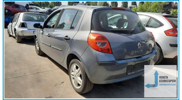 RENAULT CLIO 3a Serie del 2005 parti usate e ricambi - Tipo Motore K9KT7