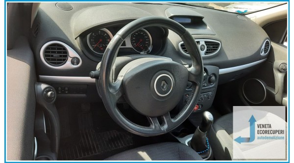 RENAULT CLIO 3a Serie del 2005 parti usate e ricambi - Tipo Motore K9KT7