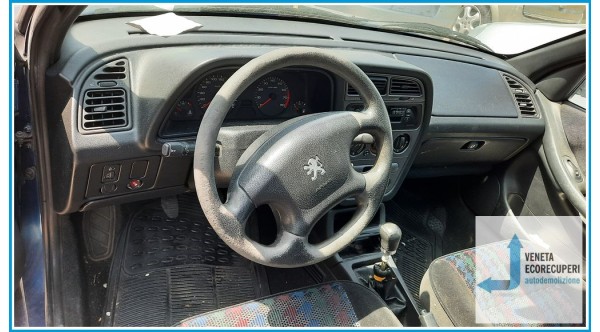 PEUGEOT 306 del 1999 parti usate e ricambi - Tipo Motore KFX
