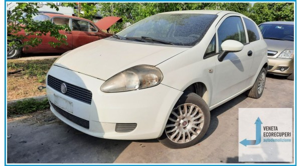 FIAT GRANDE PUNTO VAN 3X del 2010 parti usate e ricambi - Tipo Motore 199A2000