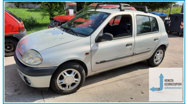 RENAULT CLIO 2a Serie del 2000 parti usate e ricambi - Tipo Motore K4JA7