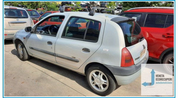 RENAULT CLIO 2a Serie del 2000 parti usate e ricambi - Tipo Motore K4JA7