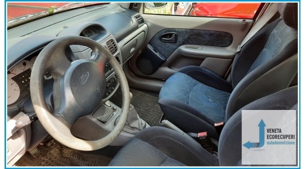 RENAULT CLIO 2a Serie del 2000 parti usate e ricambi - Tipo Motore K4JA7