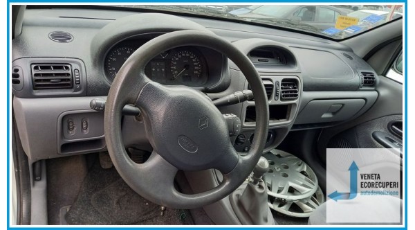RENAULT CLIO 2a Serie del 2000 parti usate e ricambi - Tipo Motore F9QH7