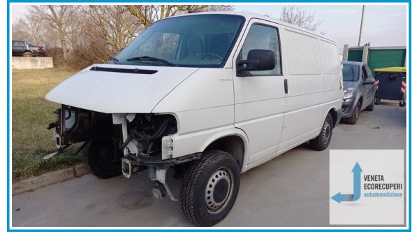 VOLKSWAGEN TRANSPORTER FURGONE 7H del 2002 parti usate e ricambi - Tipo Motore AXL