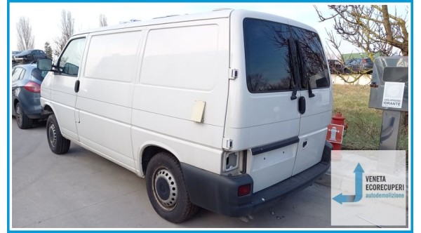VOLKSWAGEN TRANSPORTER FURGONE 7H del 2002 parti usate e ricambi - Tipo Motore AXL