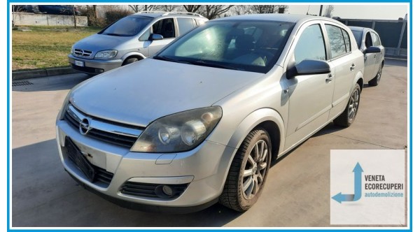 OPEL ASTRA A04 del 2004 parti usate e ricambi
