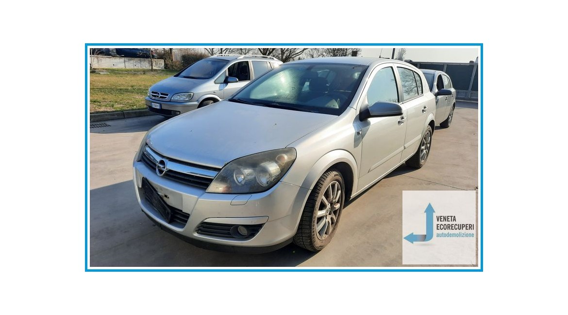 OPEL ASTRA A04 del 2004 parti usate e ricambi