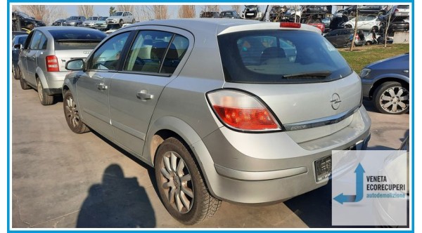 OPEL ASTRA A04 del 2004 parti usate e ricambi