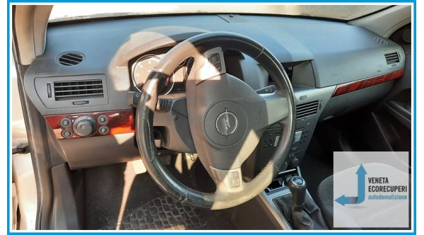 OPEL ASTRA A04 del 2004 parti usate e ricambi