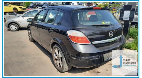 OPEL ASTRA A04 del 2005 parti usate e ricambi
