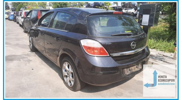 OPEL ASTRA A04 del 2005 parti usate e ricambi
