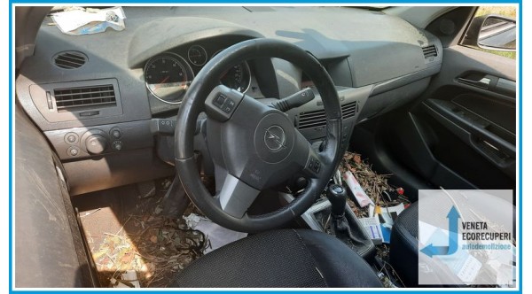 OPEL ASTRA A04 del 2005 parti usate e ricambi