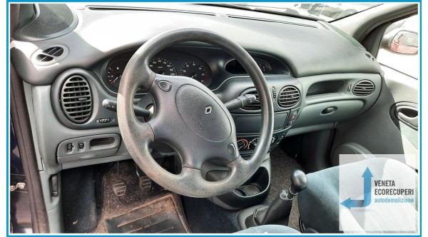 RENAULT MEGANE 1a Serie del 1997 parti usate e ricambi - Tipo Motore K7MA7