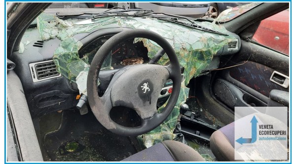PEUGEOT 106 del 1999 parti usate e ricambi - Tipo Motore HDZ