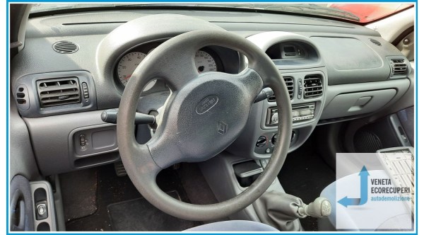 RENAULT CLIO 2a Serie del 2000 parti usate e ricambi - Tipo Motore D7FD7