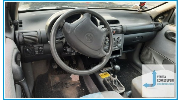OPEL CORSA S93 del 1997 parti usate e ricambi