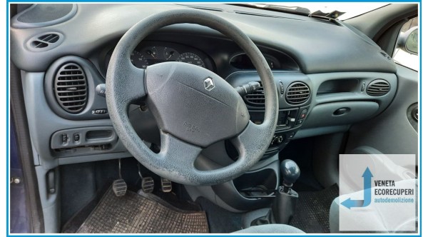 RENAULT MEGANE 1a Serie del 1999 parti usate e ricambi - Tipo Motore K7MA7