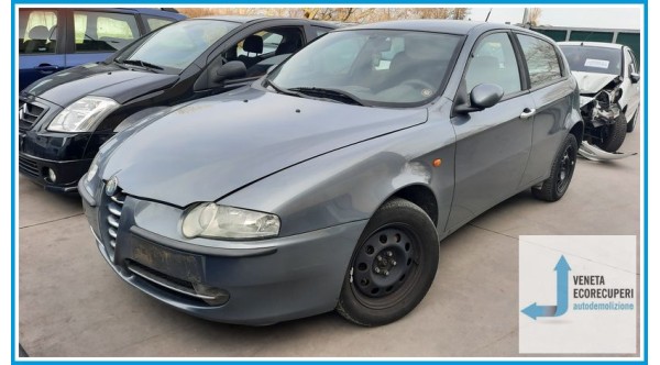ALFA ROMEO 147 W8 del 2003 parti usate e ricambi