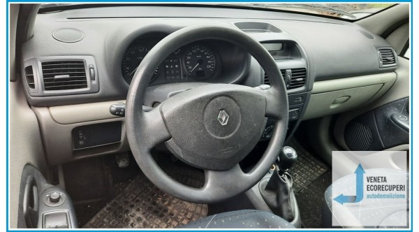 RENAULT CLIO 2a Serie  del 2002 parti usate e ricambi - Tipo Motore K9KA7