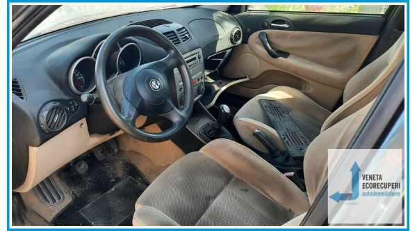 ALFA ROMEO 147 W8 del 2002 parti usate e ricambi