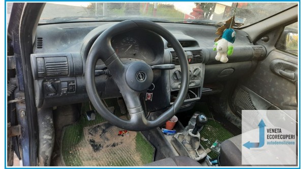 OPEL CORSA S93 del 1998 parti usate e ricambi - Tipo Motore X15TD