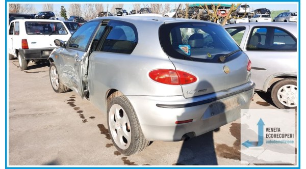 ALFA ROMEO 147 W8 del 2002 parti usate e ricambi